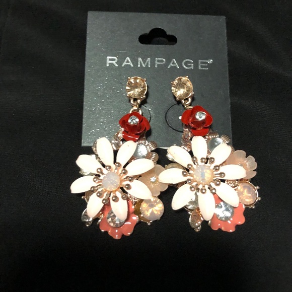 Rampage Earrings Flowers in Pink and Red Tones - Picture 3 of 5